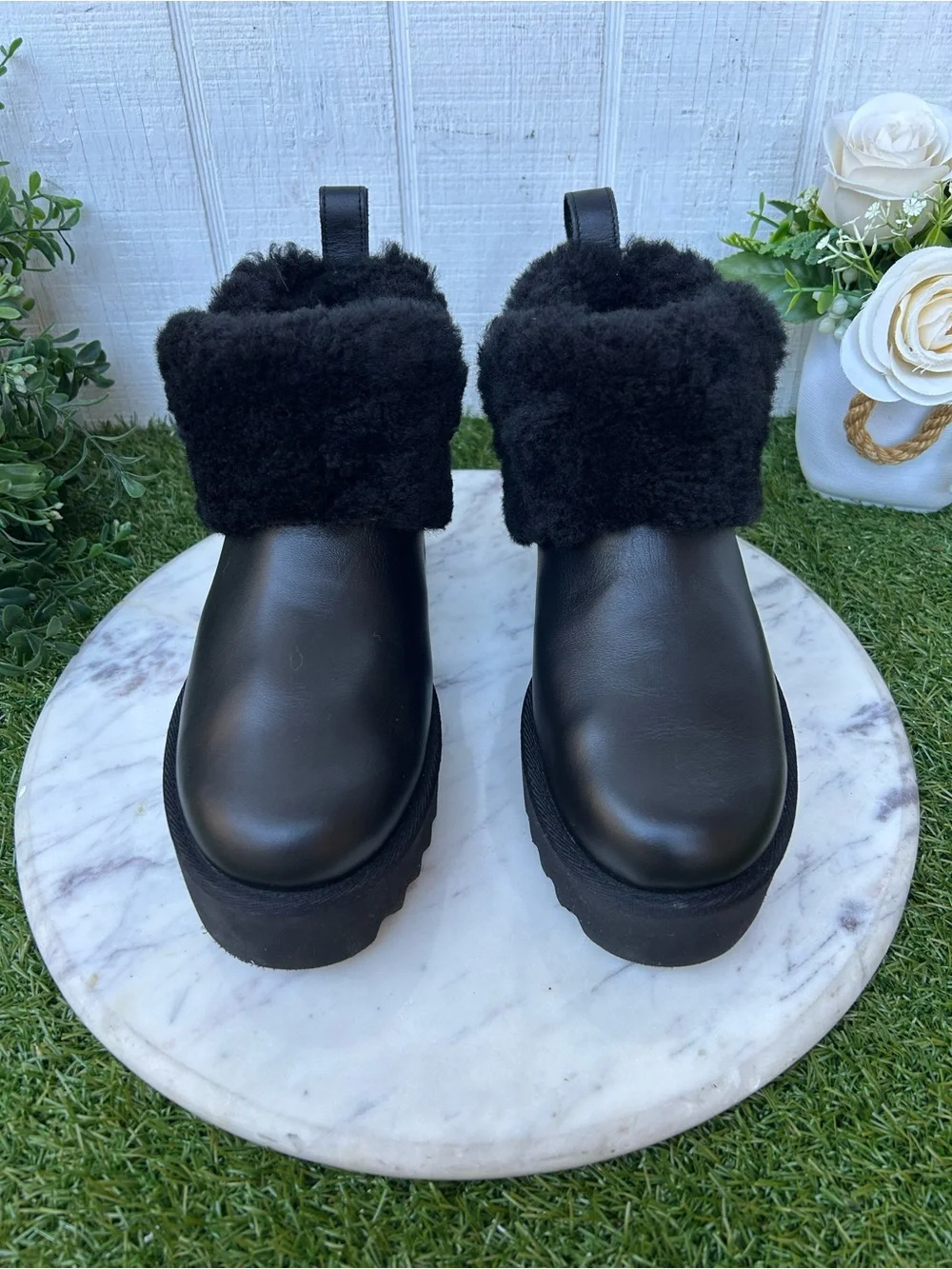 UGG Women's Black Ultra Mini Alina Bootie size 5 NEW /no box